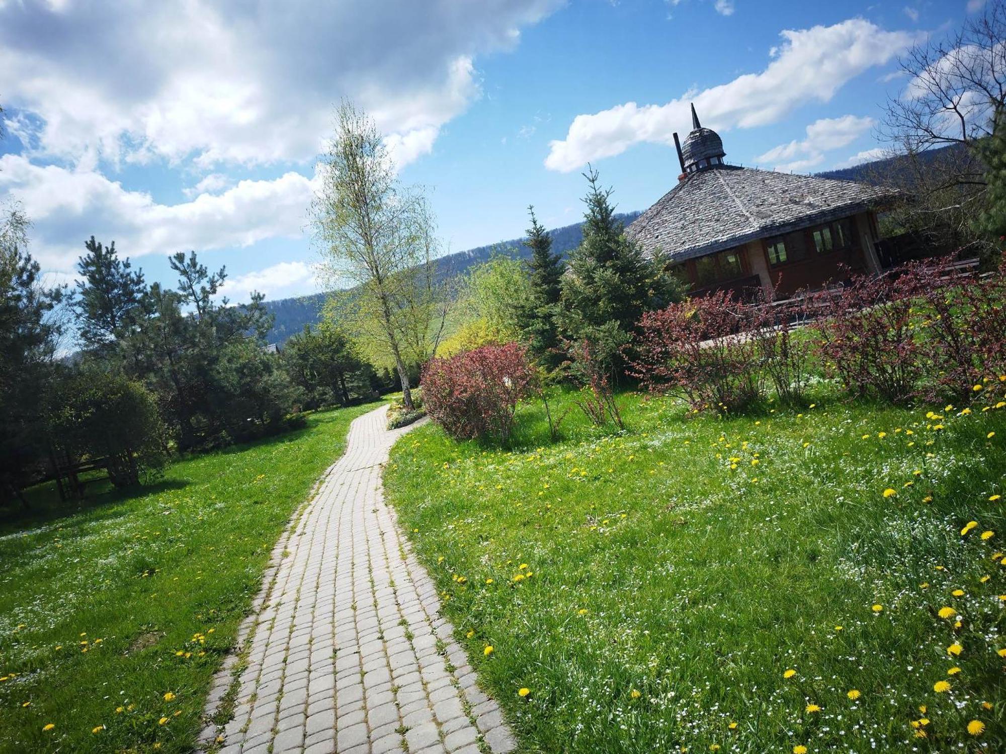 Bieszczadzki Osrodek Wypoczynkowo Konferencyjny Danfarm Hotel Ustrzyki Dolne Exterior photo